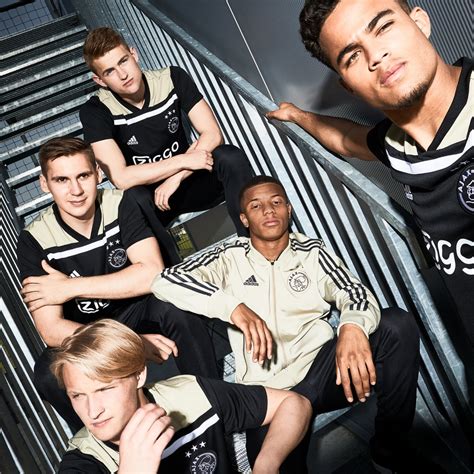 The strip, which is made in honour of bob marley, is an absolute beauty. Ajax 18-19 Away Kit Released - Footy Headlines