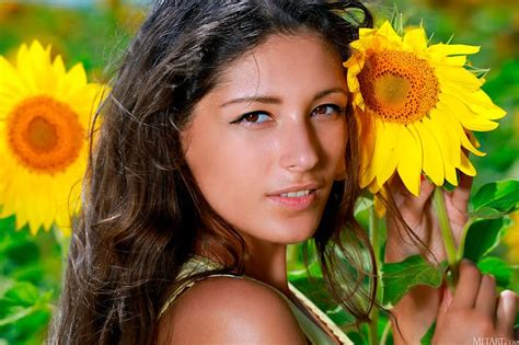 Rosella Metart Magazine Mujeres Morena Pelo Largo Campo Girasoles Fondo De Pantalla Hd