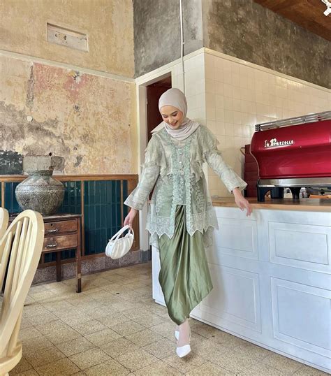 12 Inspirasi Hijab Kebaya Modern untuk Kondangan | All Things Hair ID