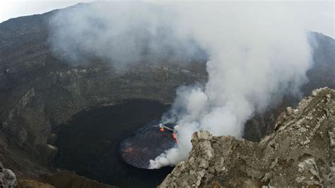 Volcan Nyiragongo Deux Fissures De Plusieurs Centaines De Mètres