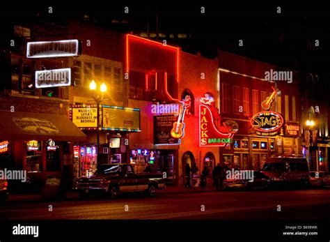 Famous Country Music Bars And Restaurants On Broadway In Nashville