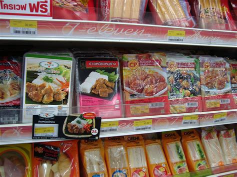 Whatever brand tickles your fancy, you must give the different variations of thai instant noodles a try! What's up with Fi?: Stuffs in 7-11, Bangkok, Thailand