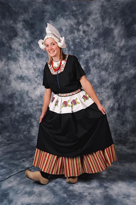 Holland Traditional Clothing Traditional Outfits Dutch Clothing Costumes Around The World
