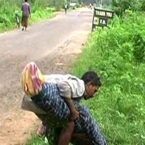 A Tribal Man Carrying His Wifes Body In Kalahandi Odisha Devastating Tribal Man Carries