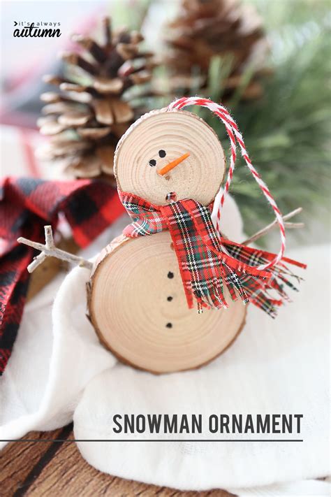 42+ stunning outdoor christmas decoration ideas. Make an easy wood slice snowman Christmas ornament - It's ...