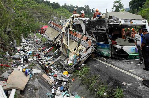 In accident costing report ac5: Tour bus crash kills 28 in Malaysia | News | Al Jazeera