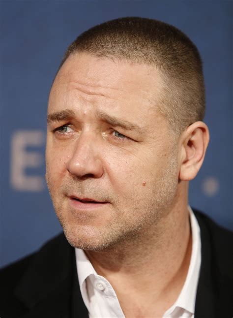 Actor Russell Crowe Captures Ufo On Camera In Sydney Video Ibtimes