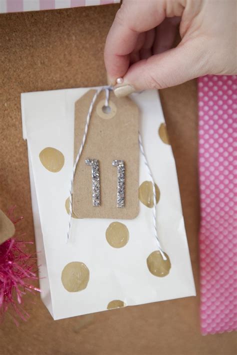 25 gifts for newly engaged friends. How to make a wedding advent calendar! | Advent calendar ...