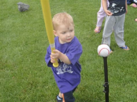 How To Teach Young Children To Properly Hold A Baseball Bat Howtheyplay