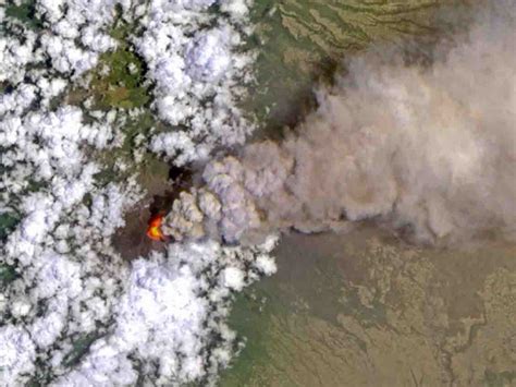 Impactante Imagen Del Volcán Popocatépetl Así Emite Ceniza Y Forma