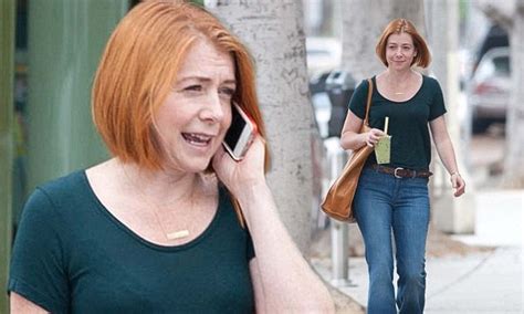 Make Up Free Alyson Hannigan 40 Is Glowing As She Enjoys A Healthy Green Smoothie In La