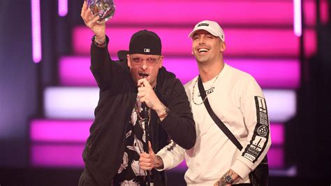 Bonez mc raf camora feat gzuz maxwell kontrollieren prod by beataura raf camora.mp3. Neue Chartstürmer: Das sind RAF Camora und Bonez MC ...