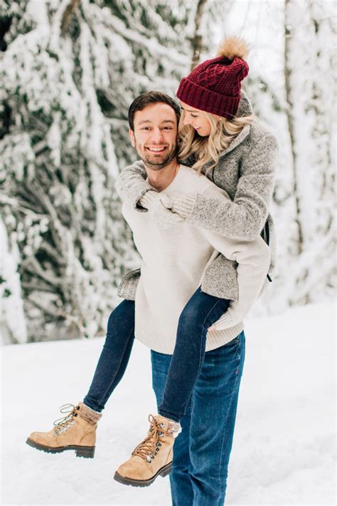 Holiday Engagement Session In The Snow Winter Engagement Photos Outfits Winter Engagement