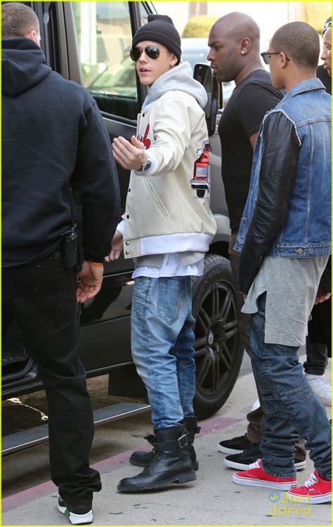justin bieber was caught lookin fly while shopping photo 674307 photo gallery just jared jr