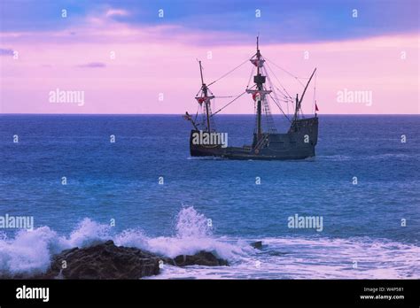 Replik Von Christopher Columbus Flaggschiff Santa Maria Stockfotos Und