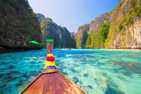 While most visitors to thailand make a beeline for the beautiful beaches and pristine islands in the south and the urban cities of bangkok and chiang mai in. 10 Places Near Pattaya For An Offbeat Thai Holiday