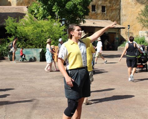 6 Ways To Spot An Undercover Disney Cast Member In Street Clothes