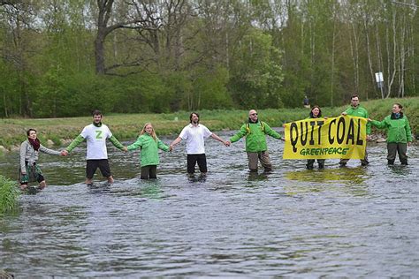 Soweit ich weiß, mit 250 bis 300 metern das tiefste loch in europa. Greenpeace CZ now protects the interests of Czech citizens ...