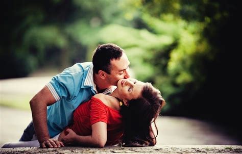 Love Couple Images Kiss Hd Looking For The Best Love Hug Wallpapers Bmp Floppy