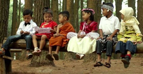 Kebebasan beragama merupakan salah satu hak kebebasan asasi yang diiktiraf oleh malaysia kepada setiap warganegara di bawah perlembagaan persekutuan. Kebebasan Beragama dan Berkeyakinan di Masa New Normal ...