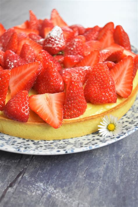 Tarte Aux Fraises Cr Mes D Amande Et P Tissi Re La Recette Facile