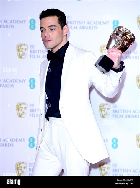 rami malek with his best actor in a leading role for bohemian rhapsody in the press room at the