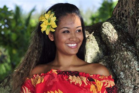 Portrait Of A Beautiful Native Hawaiian Teenage Girl Photo Shutterstock