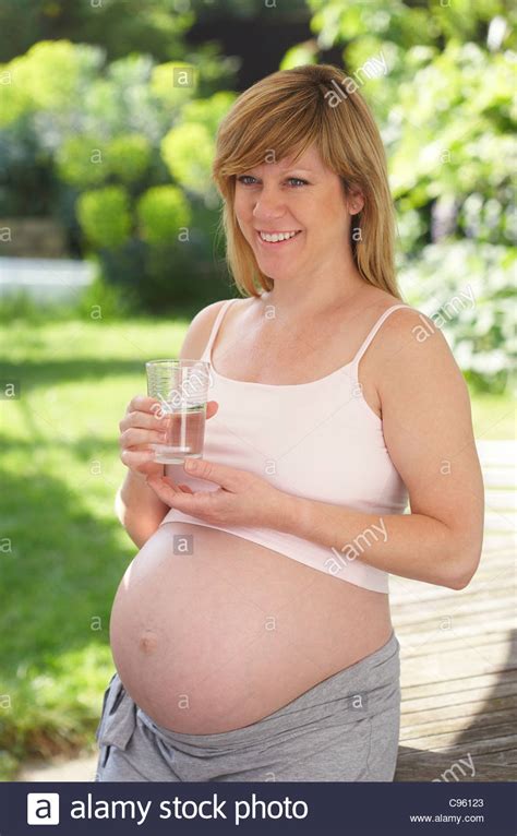 35 wochen schwanger Fotos und Bildmaterial in hoher Auflösung Alamy