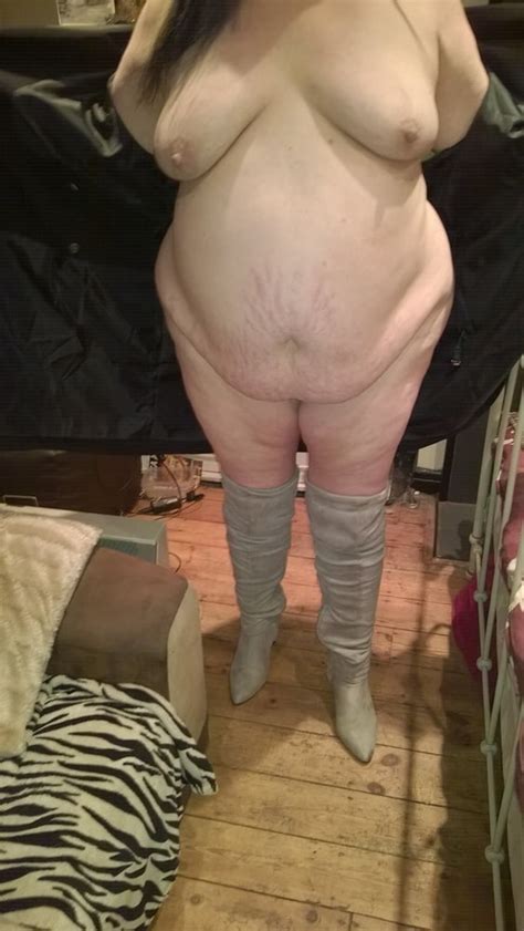 Filthy Slag Wife Shows Bbw Belly 3 Bilder