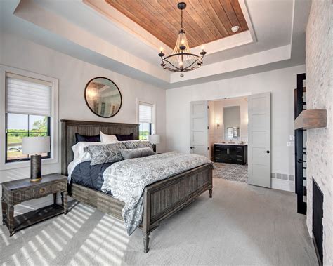 With a large master bedroom, we have to know what kind of energy exists in the room in order to know if it really suits the occupants' needs. Large master suite. Double doors. Wood tray ceiling. Gray ...