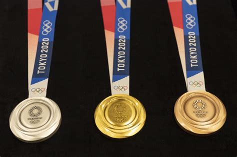 Úřadující vicemistr evropy získal v tokiu první olympijskou medaili a hned zlatou. Tradice i recyklace. Jak vypadají nové olympijské medaile ...