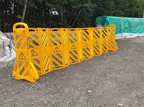 Yellow Expandable Mobile Barricade Fence System Buy Yellow Expandable