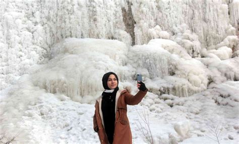 Soğuk hava Bayburt ve Erzincanda akarsuları dondurdu