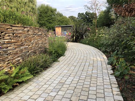 Stunning Quartz Paddle Stone Wall And Yellow Granite Sett Path In