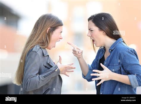 Two Teenage Girls Arguing Hi Res Stock Photography And Images Alamy