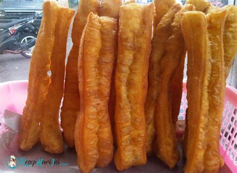 Adakah dari anda yang masih belum mengenal makanan yang satu ini? Resep Membuat Cakwe Goreng Medan Mengembang Tanpa Amoniak