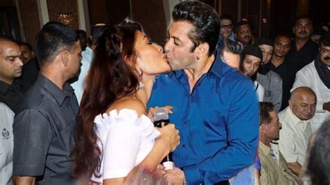 Salman Khan Openly R0mance With Jacqueline Fernandez In Front Of