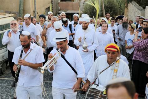 הסליחות בכותל נאמרות באופן מסודר בכל לילה בשעה 00:30. סיור סליחות בירושלים כל מה שרציתם לדעת על סיור סליחות בירושלים