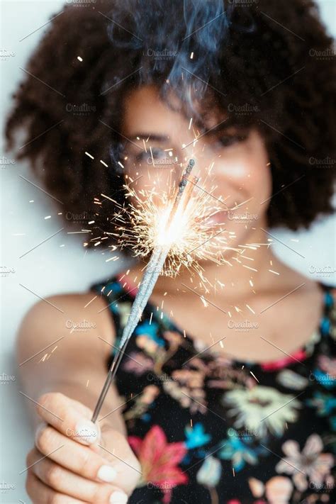 Young Woman With Sparkler Avec Images