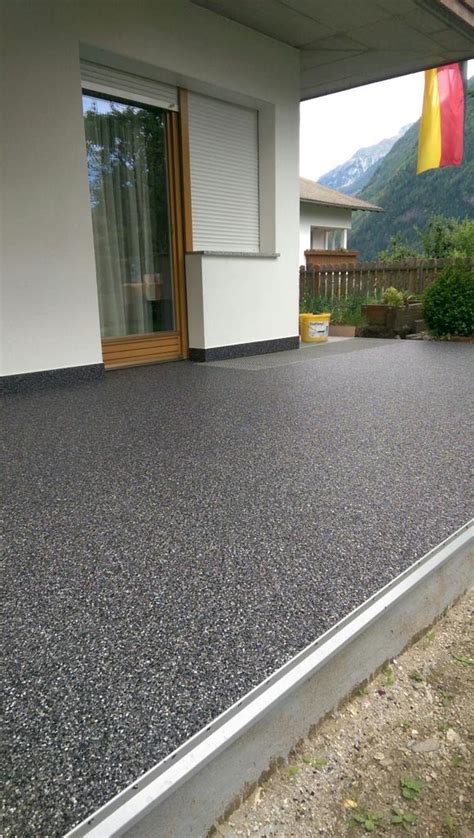 Der natursteinteppich wird auch steinteppich, steinchenboden oder steinchenbelag genannt. Steinteppich