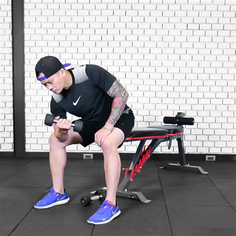 Seated Dumbbell Concentration Curls เครื่องออกกําลังกาย Irontec