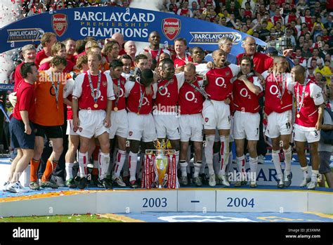 Arsenal Celebrate Premiership Champions 03 04 Highbury London England