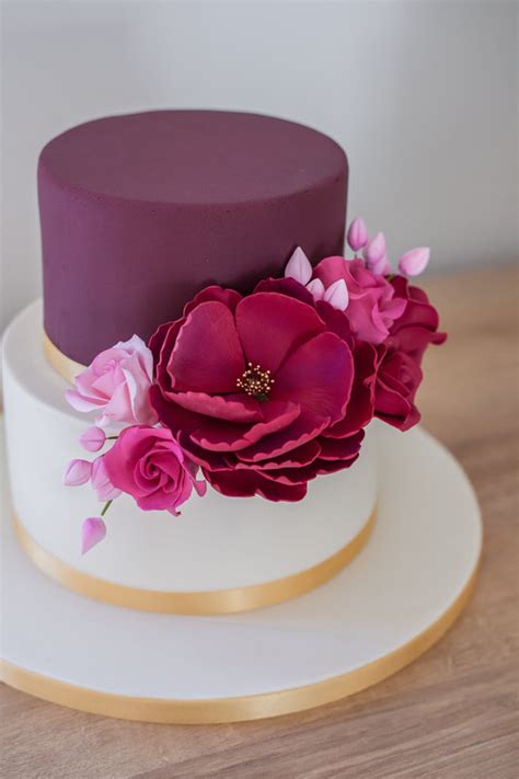 N some cases, messages for the wedding cake are printed on ribbons and hidden inside during the making of the cake. Wedding Cake Trends for 2021