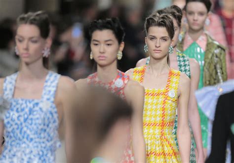 france likely to pass bill banning excessively thin fashion models daily sabah