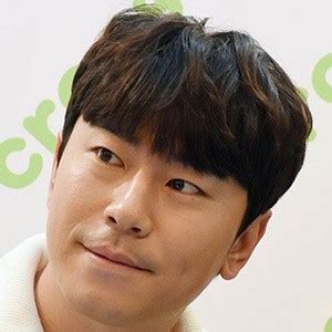 For the first time in his life lee si eon took the cover of a magazine home alone ep 305. Lee Si-eon - Bio, Family, Trivia | Famous Birthdays