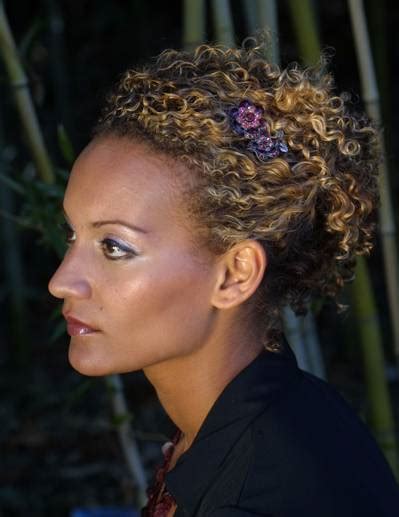 Michelle obama as an example for black women in fifties and above all she wore beautiful short curly hair that and black women in this age is given all the confidence that such hair looks cute to any woman of this era. Short Curly Black Hairstyle ~ Wedding and curly hairstyles