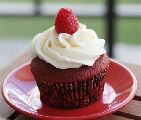 Anda boleh rujuk resepi dan cara membuat cup cake disini. Belajar buat Cupcake di rumah: Resepi Cupcakes Red Velvet ...