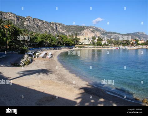 Spiaggia A Beaulieu Sur Mer Francia Foto Stock Alamy