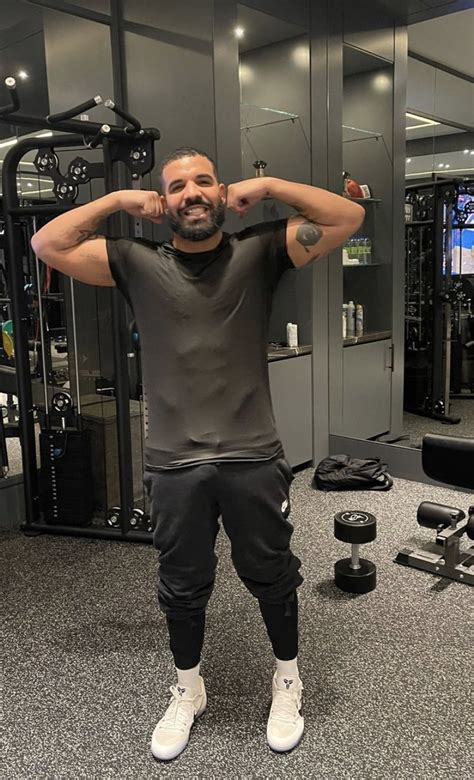 Drake Posted A Photo Exercising And His Dong Went Viral