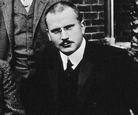 Jung tumbuh dalam lingkup keluarga yang religious, ayahnya adalah seorang pendeta dan kakeknya juga ialah seorang pendeta. Carl Jung Biography - Childhood, Life Achievements & Timeline